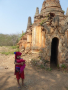 22_stupa and child